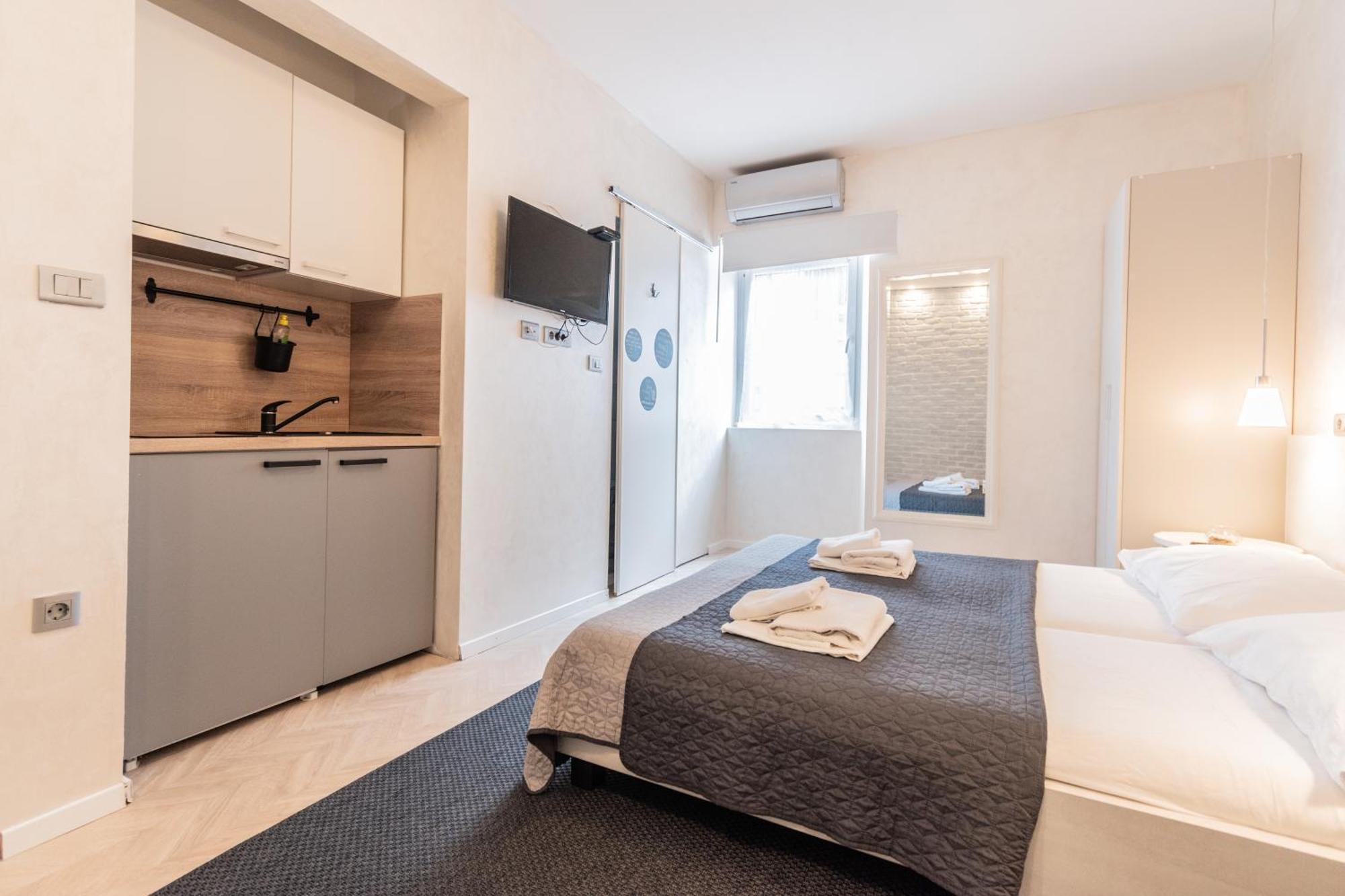 L&b Old Town Guest house 3*